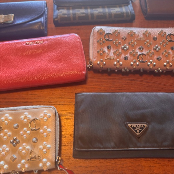 WALLET BLOWOUT - 15% OFF FOR ANY 2 WALLETS!! OR CLUTCHES - LUXURY & MID - Picture 5 of 12